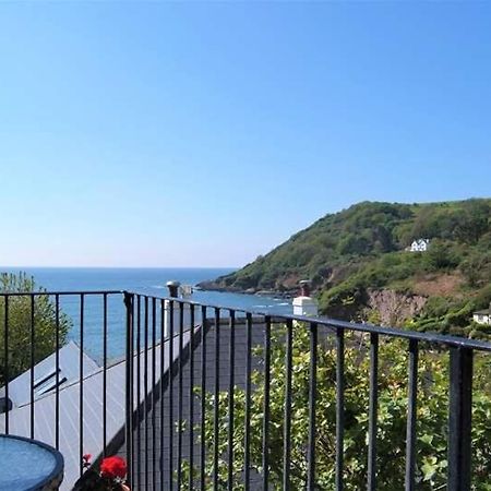 Cosy Beachfront Retreat With Stunning Sea Views & Free Access To A Local Indoor Pool Talland エクステリア 写真