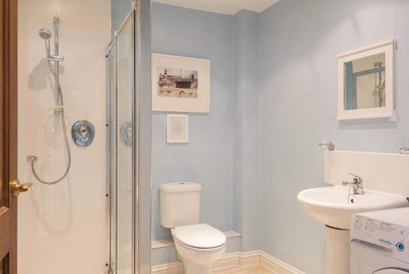 Cosy Beachfront Retreat With Stunning Sea Views & Free Access To A Local Indoor Pool Talland エクステリア 写真